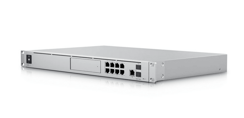 Ubiquiti UDM-SE | Console | UniFi Dream Machine, 8x RJ45 1000Mb/s, 1x SFP+, 1x RJ45 2.5Gb/s WAN, 1x SFP+ WAN, 128GB SSD - CIRKULERAD